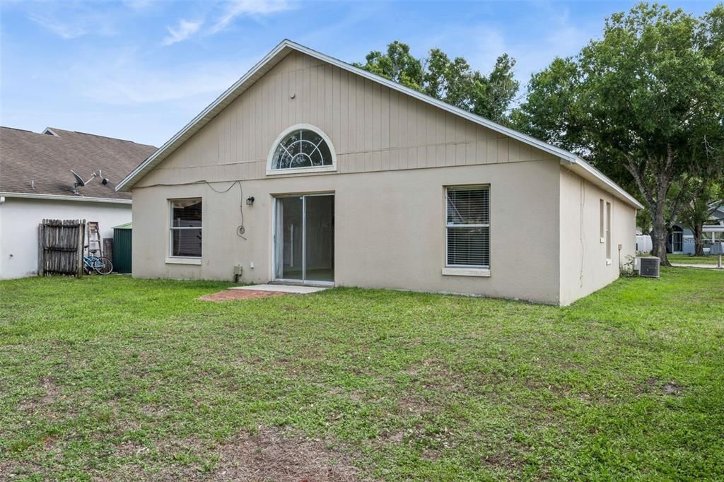 Activo con contrato: $349,000 (3 camas, 2 baños, 1277 Pies cuadrados)