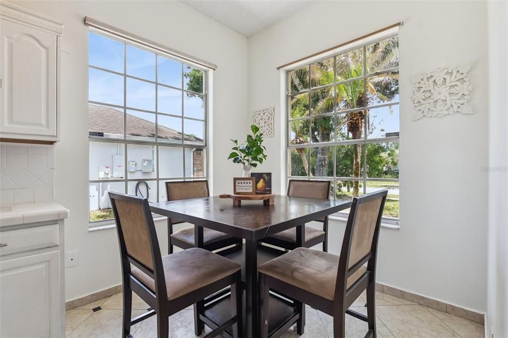 Activo con contrato: $349,000 (3 camas, 2 baños, 1277 Pies cuadrados)