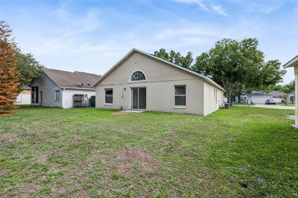 Activo con contrato: $349,000 (3 camas, 2 baños, 1277 Pies cuadrados)