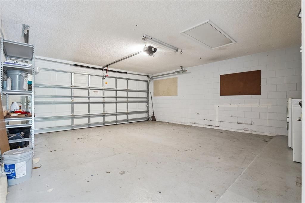 Activo con contrato: $349,000 (3 camas, 2 baños, 1277 Pies cuadrados)