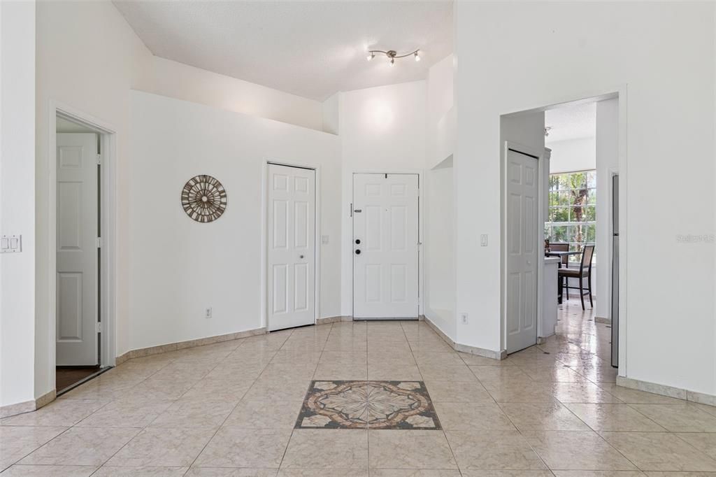 Activo con contrato: $349,000 (3 camas, 2 baños, 1277 Pies cuadrados)