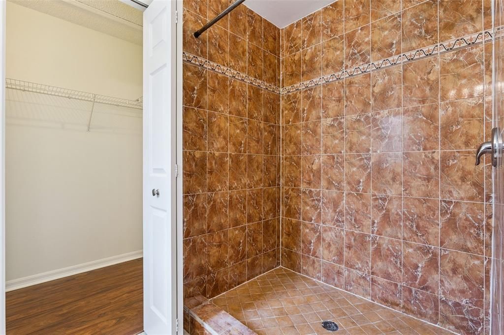 Activo con contrato: $349,000 (3 camas, 2 baños, 1277 Pies cuadrados)