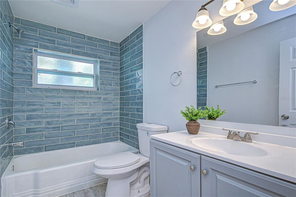 For Rent: $1,350 (1 beds, 1 baths, 600 Square Feet)