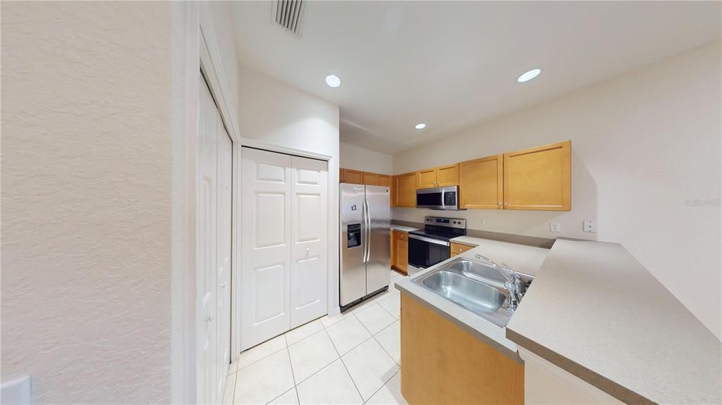 В аренду: $1,395 (2 спален, 2 ванн, 923 Квадратных фут)