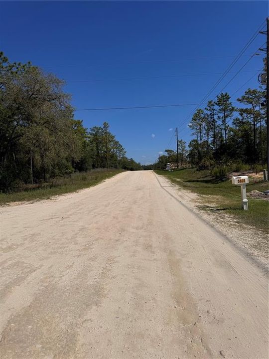 На продажу: $68,000 (1.21 acres)
