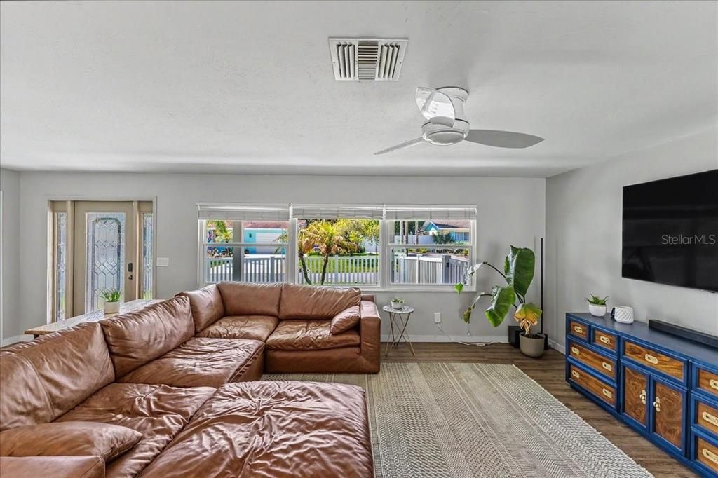 Activo con contrato: $450,000 (3 camas, 2 baños, 1686 Pies cuadrados)
