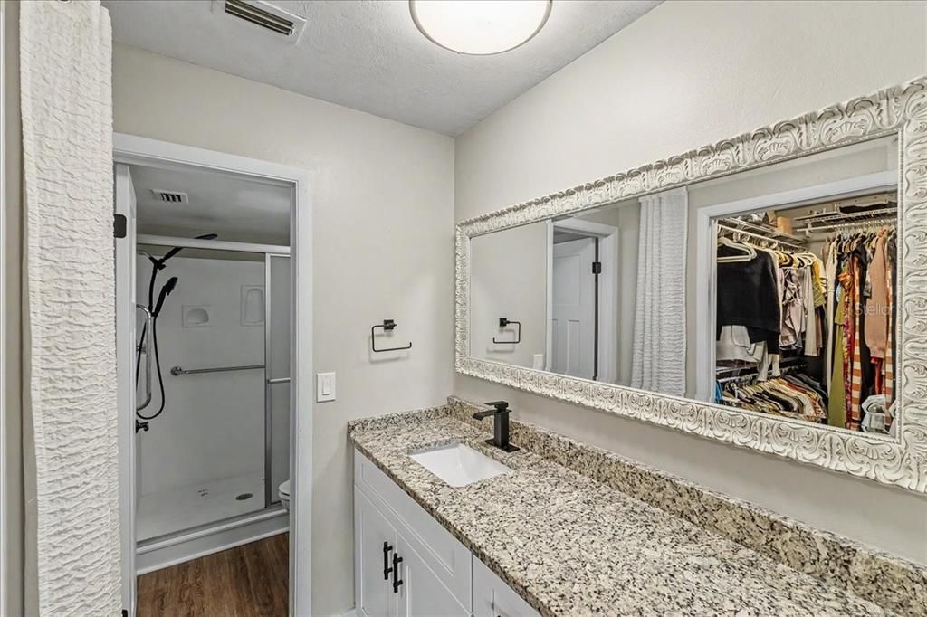 Activo con contrato: $450,000 (3 camas, 2 baños, 1686 Pies cuadrados)