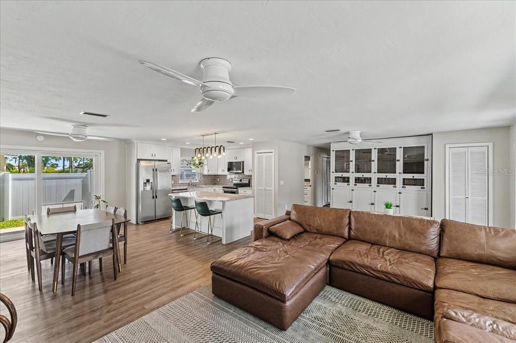 Activo con contrato: $450,000 (3 camas, 2 baños, 1686 Pies cuadrados)