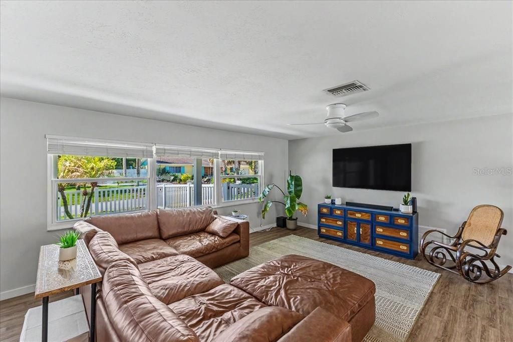 Activo con contrato: $450,000 (3 camas, 2 baños, 1686 Pies cuadrados)