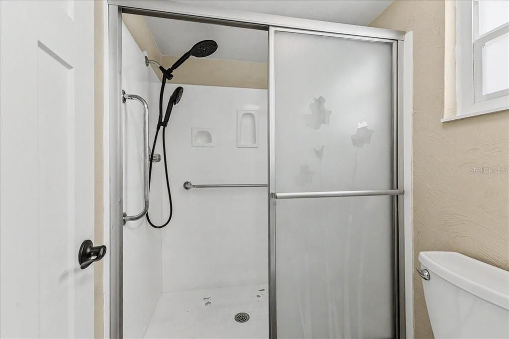Activo con contrato: $450,000 (3 camas, 2 baños, 1686 Pies cuadrados)