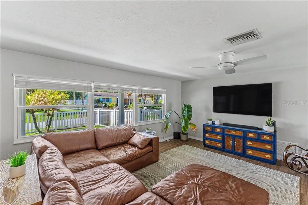 Activo con contrato: $450,000 (3 camas, 2 baños, 1686 Pies cuadrados)