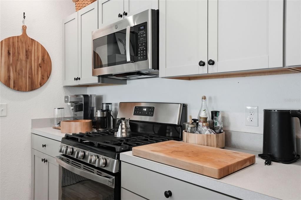 На продажу: $279,900 (2 спален, 2 ванн, 1227 Квадратных фут)
