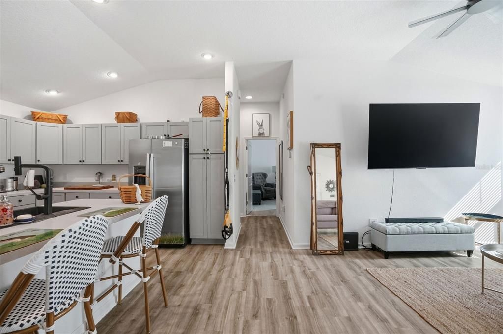 На продажу: $279,900 (2 спален, 2 ванн, 1227 Квадратных фут)
