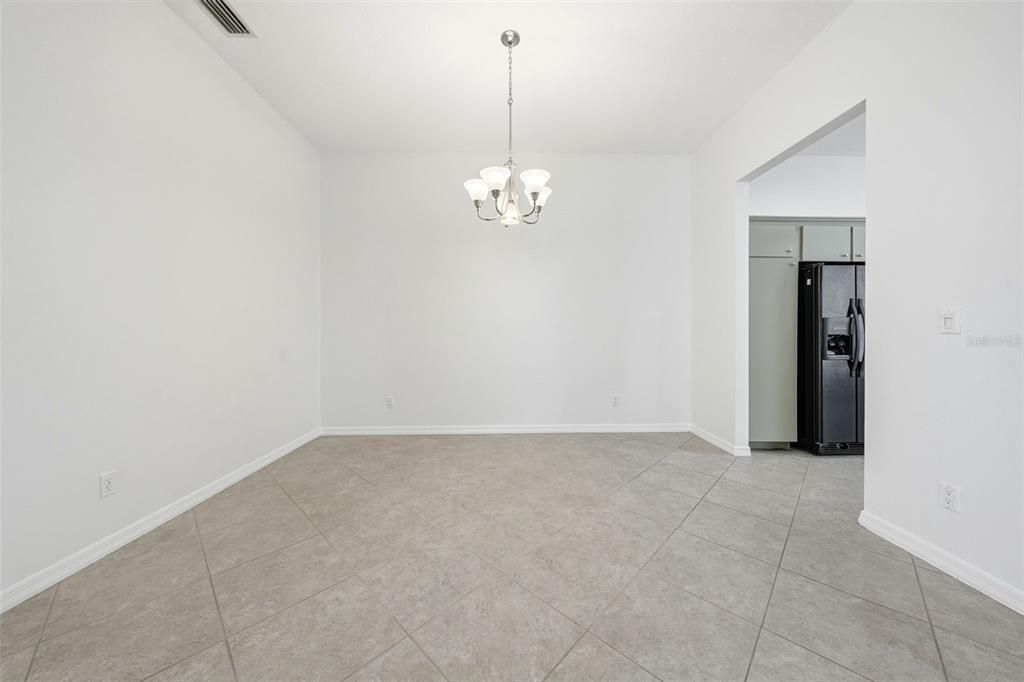 На продажу: $235,900 (2 спален, 2 ванн, 1598 Квадратных фут)