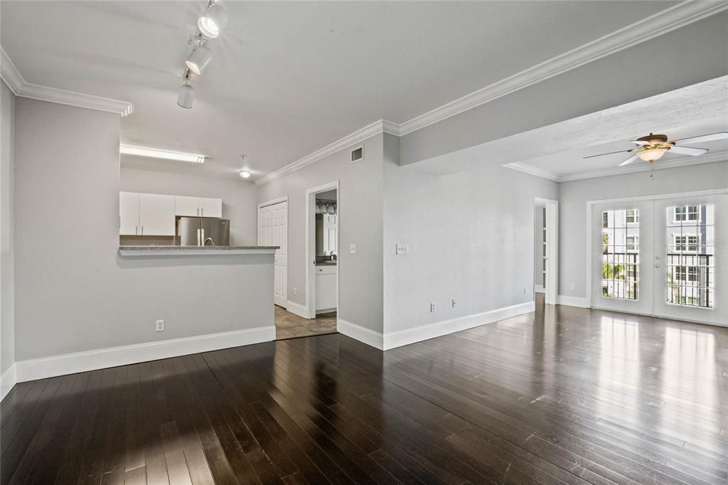 For Rent: $2,100 (2 beds, 2 baths, 1115 Square Feet)