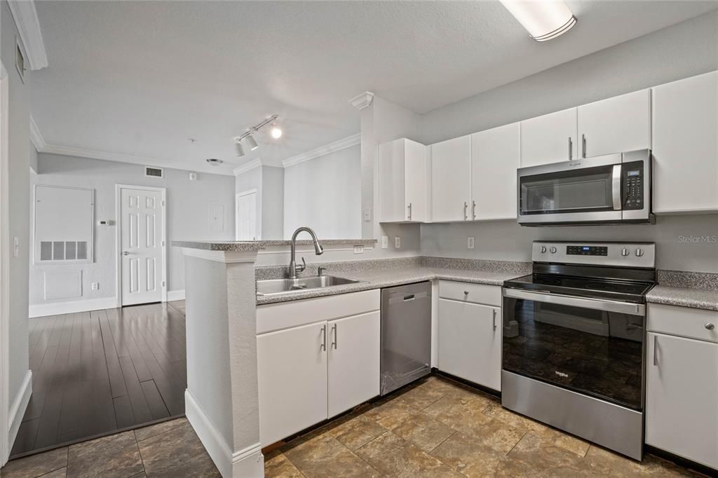For Rent: $2,100 (2 beds, 2 baths, 1115 Square Feet)