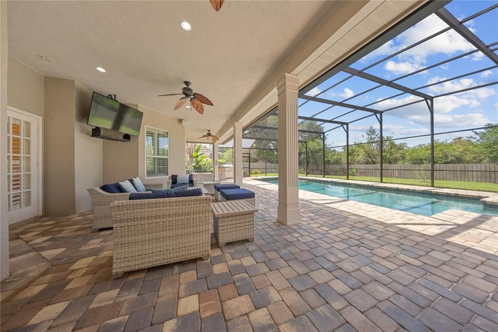 Activo con contrato: $949,000 (4 camas, 3 baños, 2895 Pies cuadrados)
