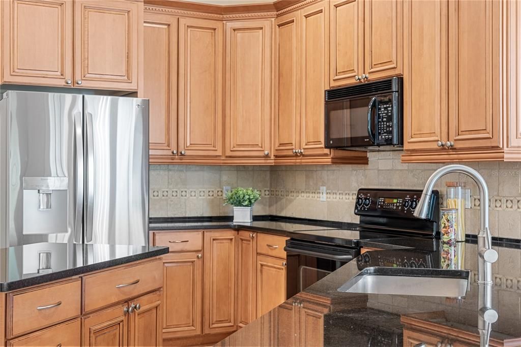 Activo con contrato: $949,000 (4 camas, 3 baños, 2895 Pies cuadrados)