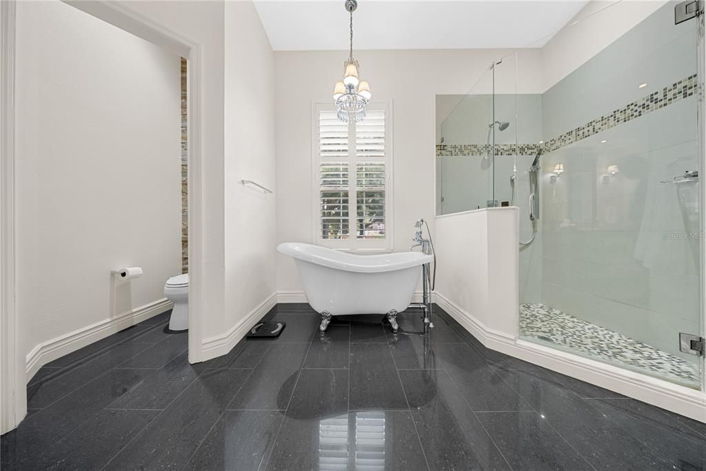 Activo con contrato: $949,000 (4 camas, 3 baños, 2895 Pies cuadrados)