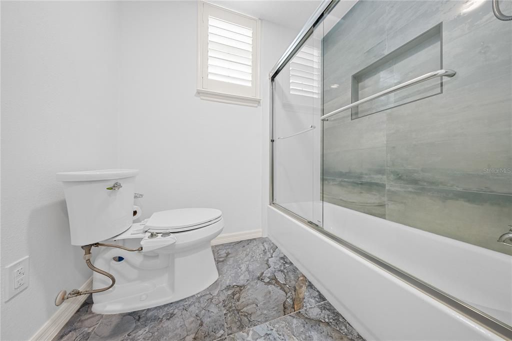 Activo con contrato: $949,000 (4 camas, 3 baños, 2895 Pies cuadrados)