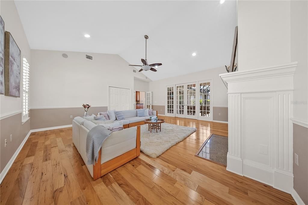 Activo con contrato: $949,000 (4 camas, 3 baños, 2895 Pies cuadrados)