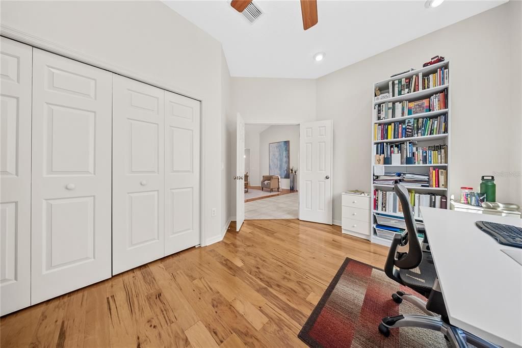 Activo con contrato: $949,000 (4 camas, 3 baños, 2895 Pies cuadrados)