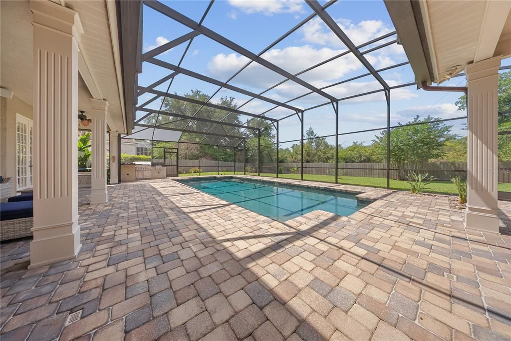 Activo con contrato: $949,000 (4 camas, 3 baños, 2895 Pies cuadrados)