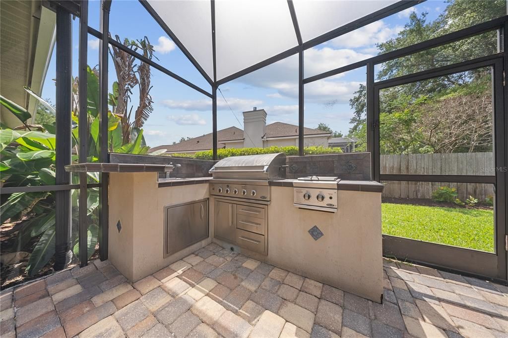 Activo con contrato: $949,000 (4 camas, 3 baños, 2895 Pies cuadrados)
