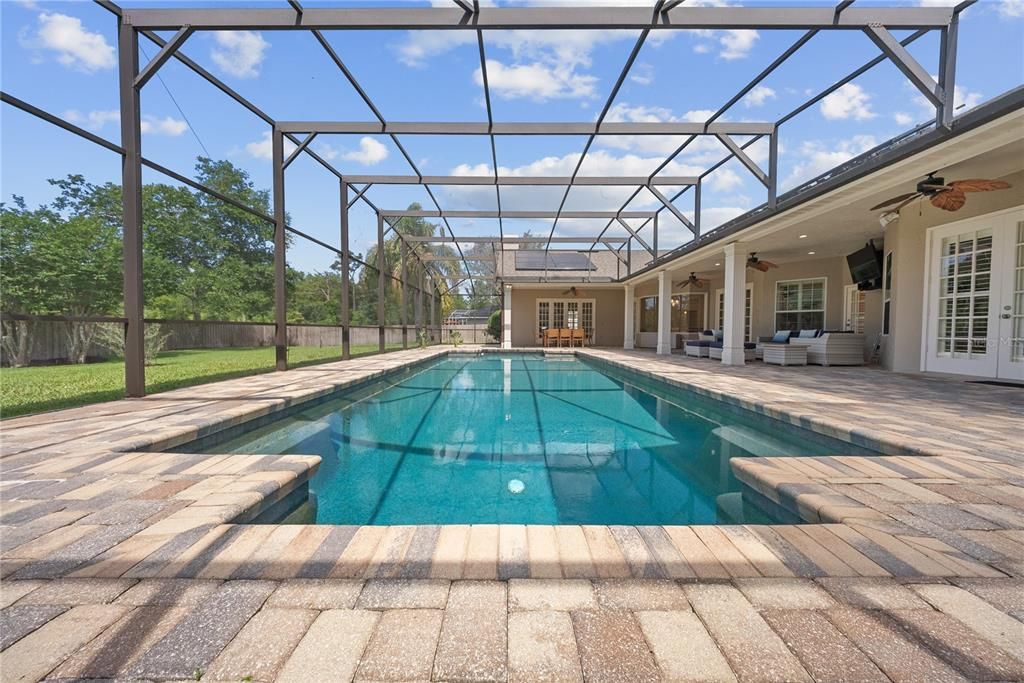 Activo con contrato: $949,000 (4 camas, 3 baños, 2895 Pies cuadrados)