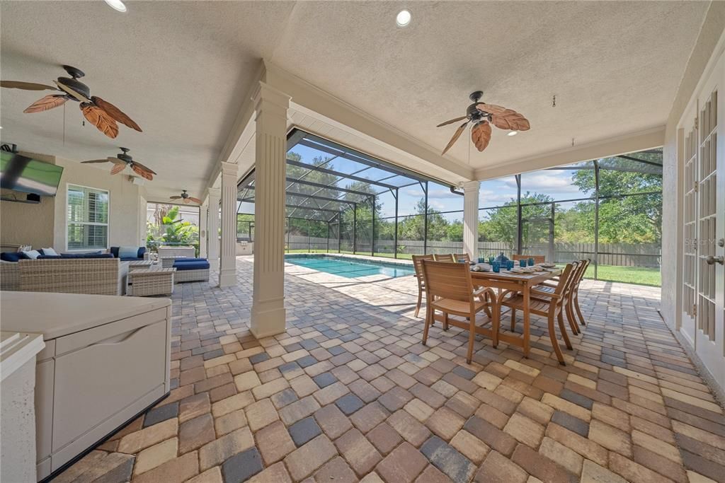 Activo con contrato: $949,000 (4 camas, 3 baños, 2895 Pies cuadrados)