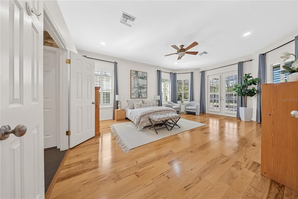 Activo con contrato: $949,000 (4 camas, 3 baños, 2895 Pies cuadrados)