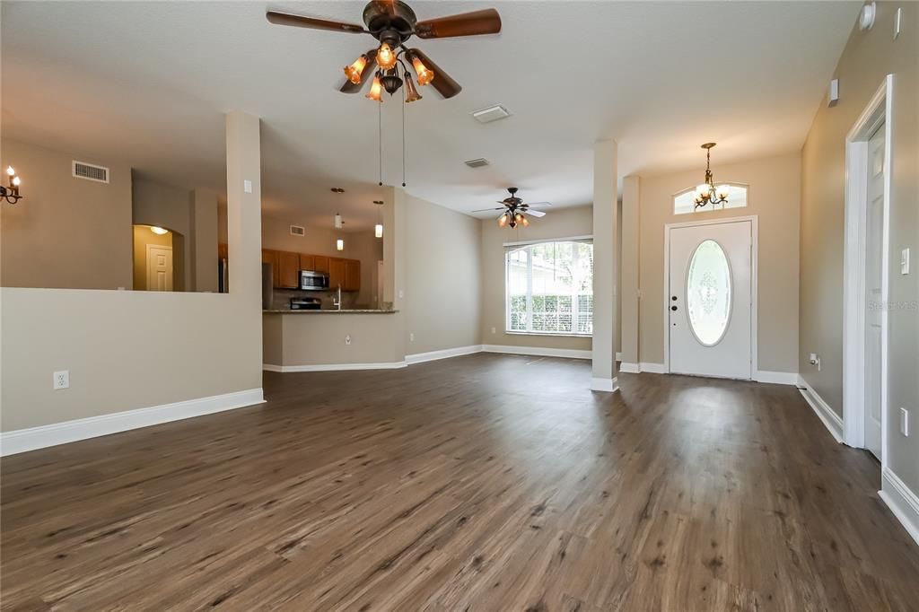 For Sale: $400,000 (3 beds, 2 baths, 1752 Square Feet)