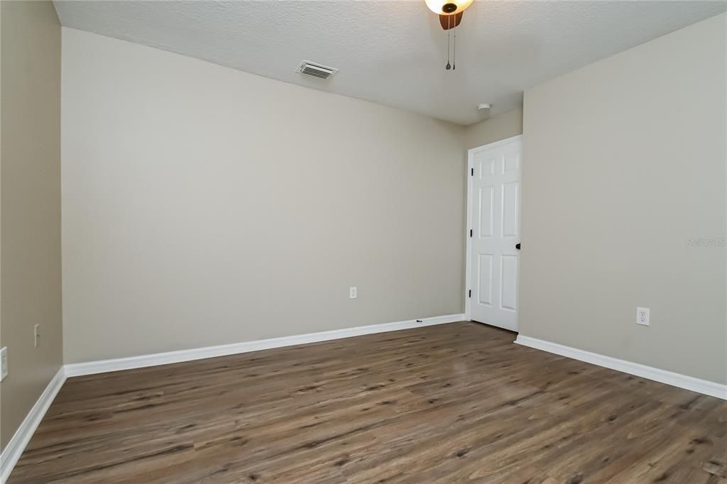 For Sale: $400,000 (3 beds, 2 baths, 1752 Square Feet)