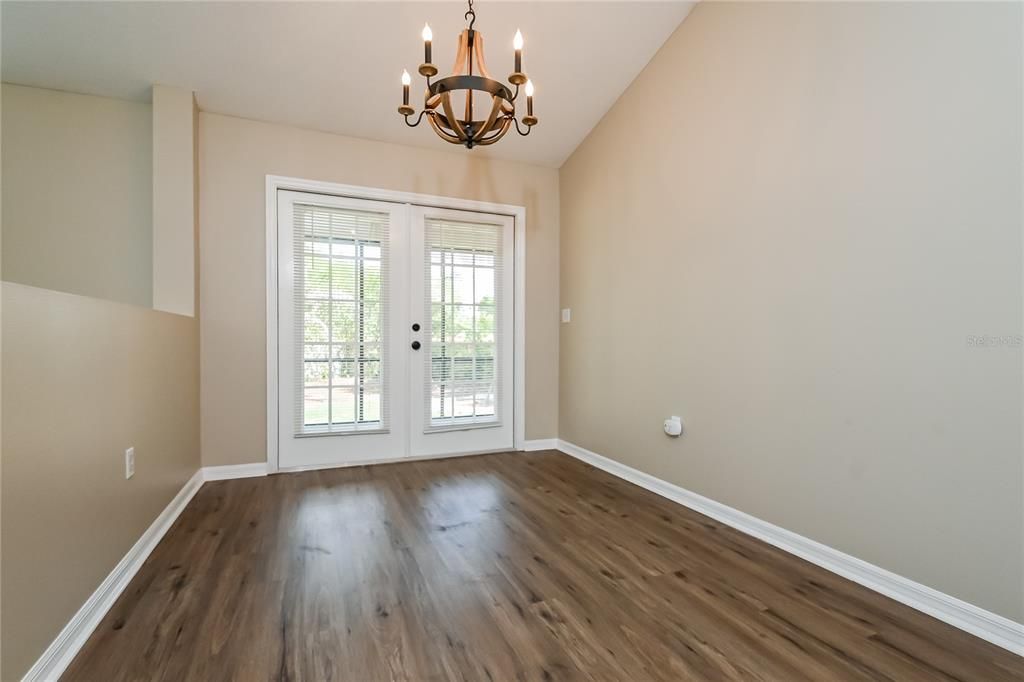For Sale: $400,000 (3 beds, 2 baths, 1752 Square Feet)