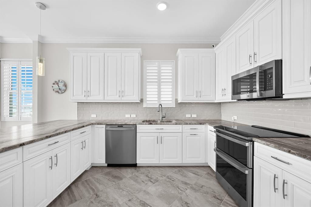 For Sale: $1,450,000 (3 beds, 2 baths, 1802 Square Feet)