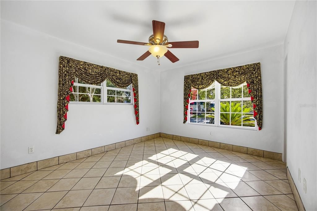 En Venta: $270,000 (2 camas, 2 baños, 1337 Pies cuadrados)