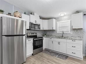 For Sale: $175,000 (3 beds, 2 baths, 1040 Square Feet)