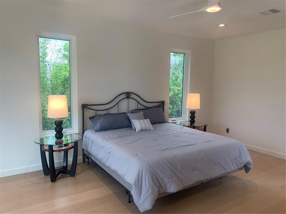 For Sale: $3,125,000 (5 beds, 5 baths, 4340 Square Feet)