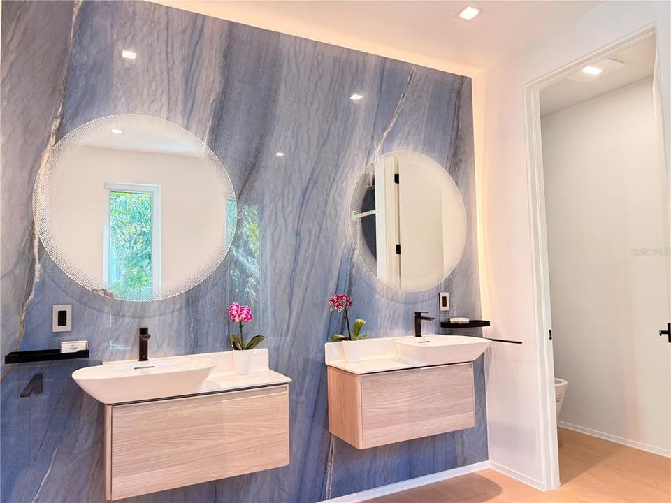 For Sale: $3,125,000 (5 beds, 5 baths, 4340 Square Feet)