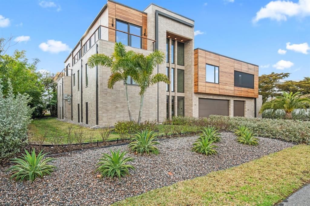 For Sale: $3,125,000 (5 beds, 5 baths, 4340 Square Feet)