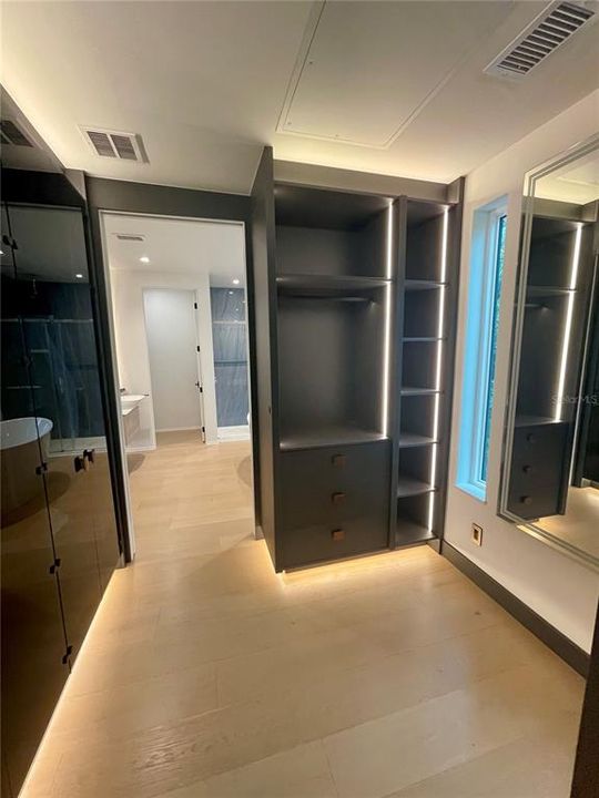 For Sale: $3,125,000 (5 beds, 5 baths, 4340 Square Feet)