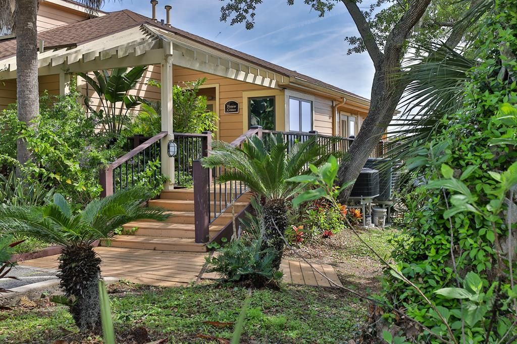 For Sale: $145,000 (1 beds, 1 baths, 630 Square Feet)