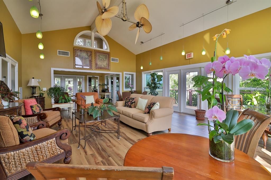 For Sale: $145,000 (1 beds, 1 baths, 630 Square Feet)