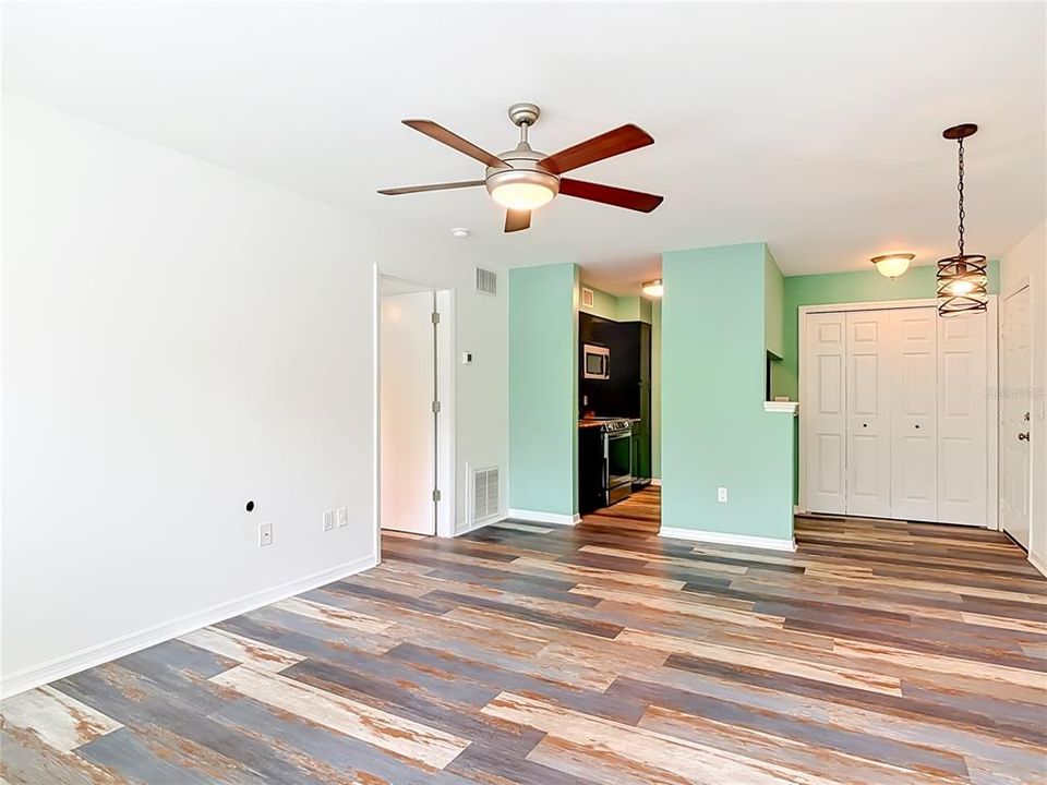 For Sale: $145,000 (1 beds, 1 baths, 630 Square Feet)