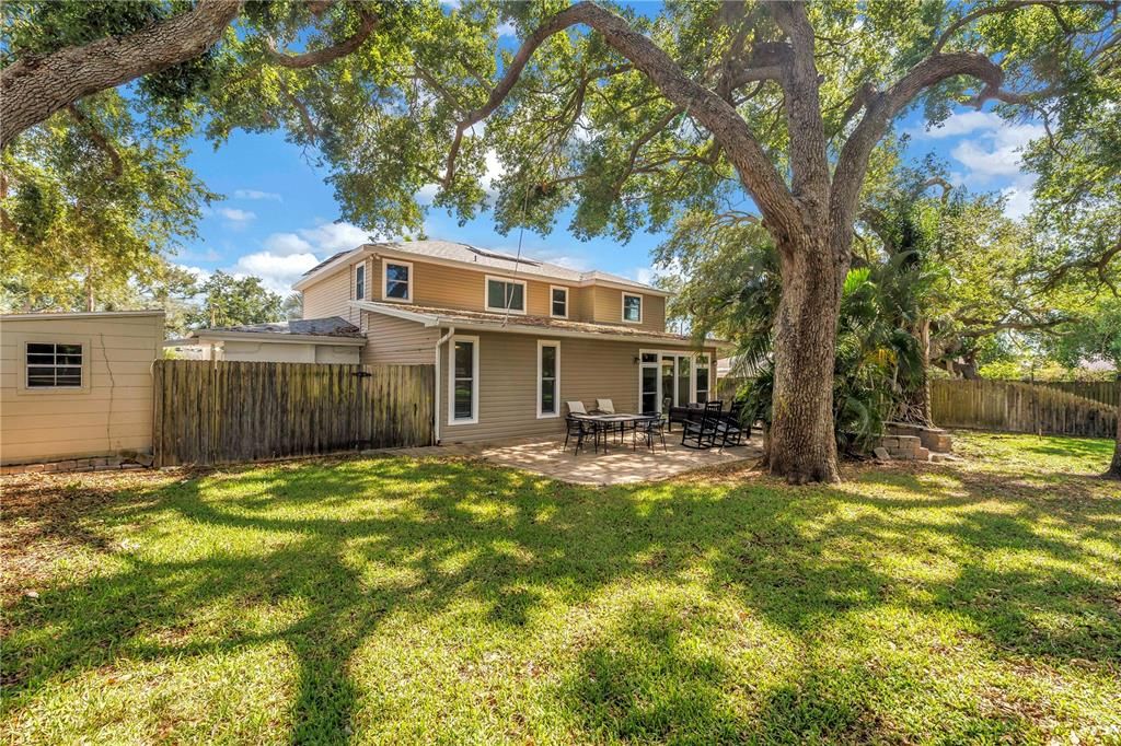 For Sale: $1,100,000 (7 beds, 5 baths, 3200 Square Feet)