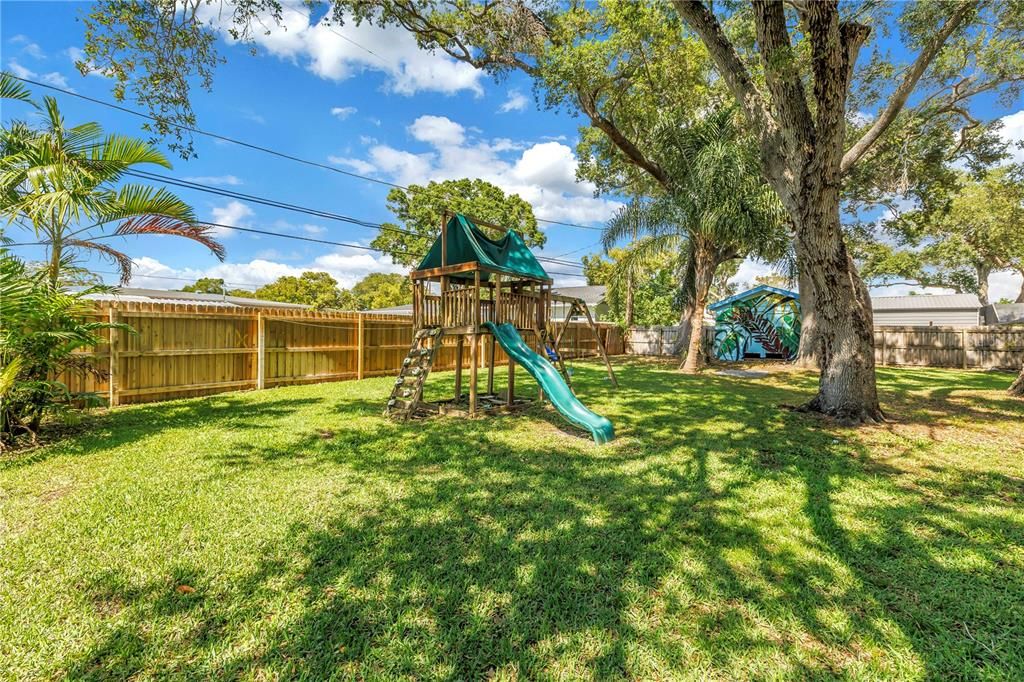 For Sale: $1,100,000 (7 beds, 5 baths, 3200 Square Feet)