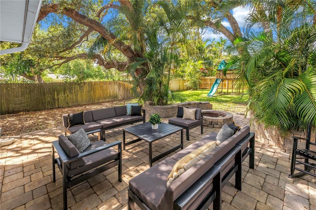 For Sale: $1,100,000 (7 beds, 5 baths, 3200 Square Feet)