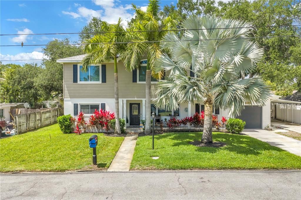For Sale: $1,100,000 (7 beds, 5 baths, 3200 Square Feet)