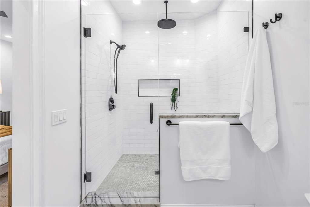 For Sale: $1,100,000 (7 beds, 5 baths, 3200 Square Feet)