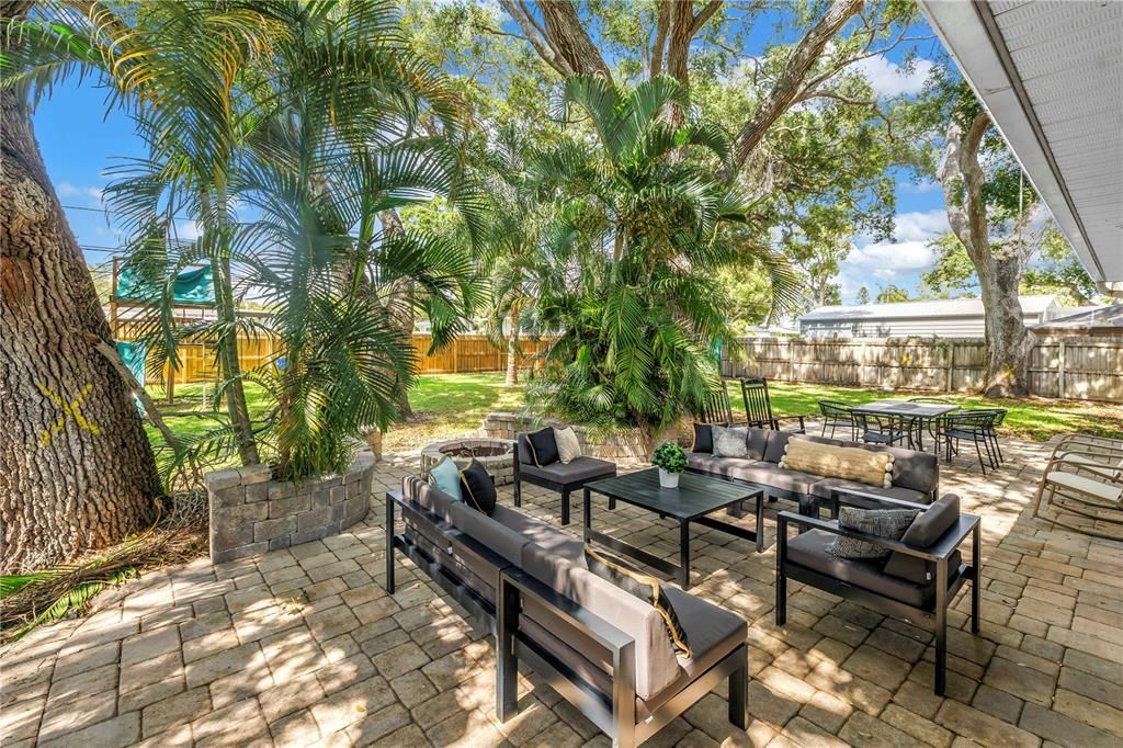 For Sale: $1,100,000 (7 beds, 5 baths, 3200 Square Feet)